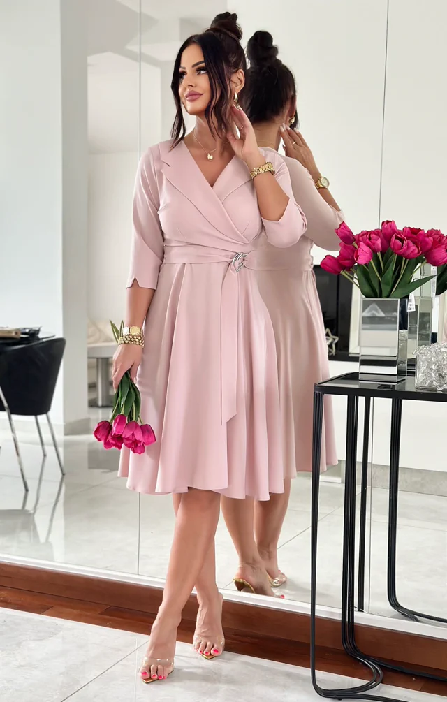 sukienka midi z rekawem i kolnierzykiem rozowa.webp